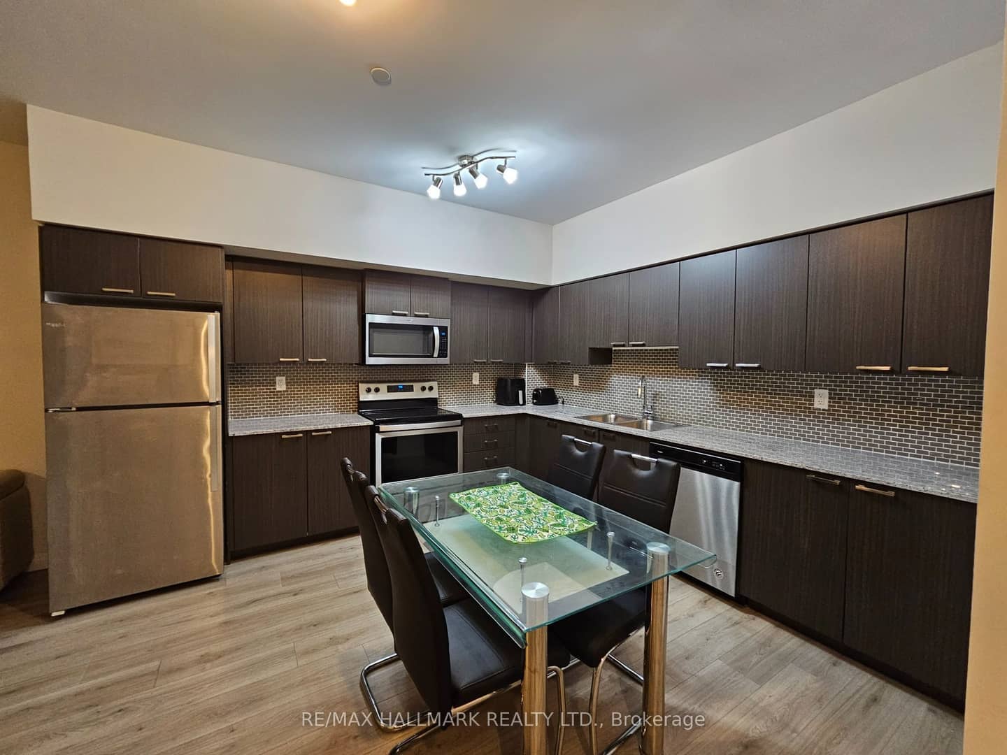 2152 Lawrence Avenue 101, Toronto, ON M1R 0B5