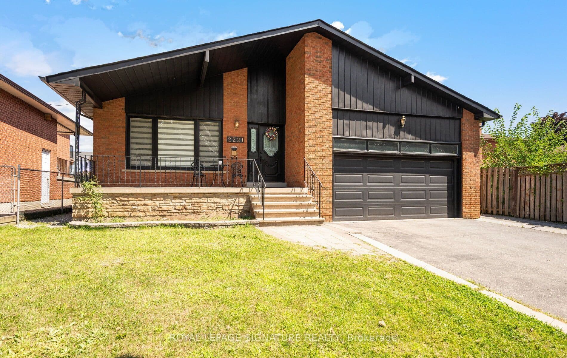 2221 Florian Road, Mississauga, ON L5A 3Y9