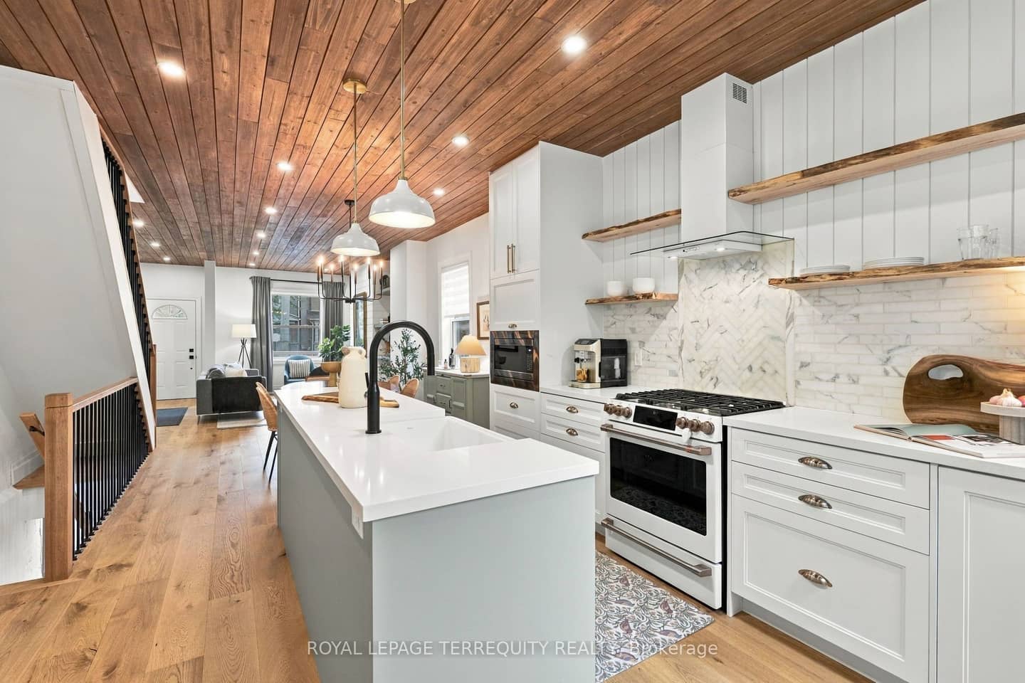 112 Maria Street, Toronto, ON M6P 1W4