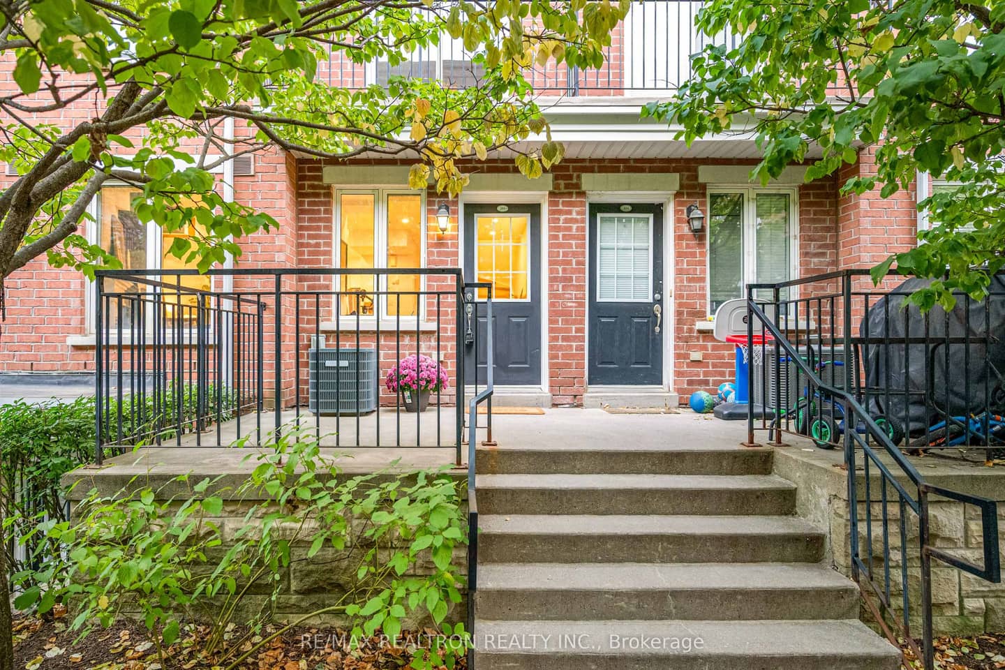 50 Joe Shuster Way 205, Toronto, ON M6K 1Y8