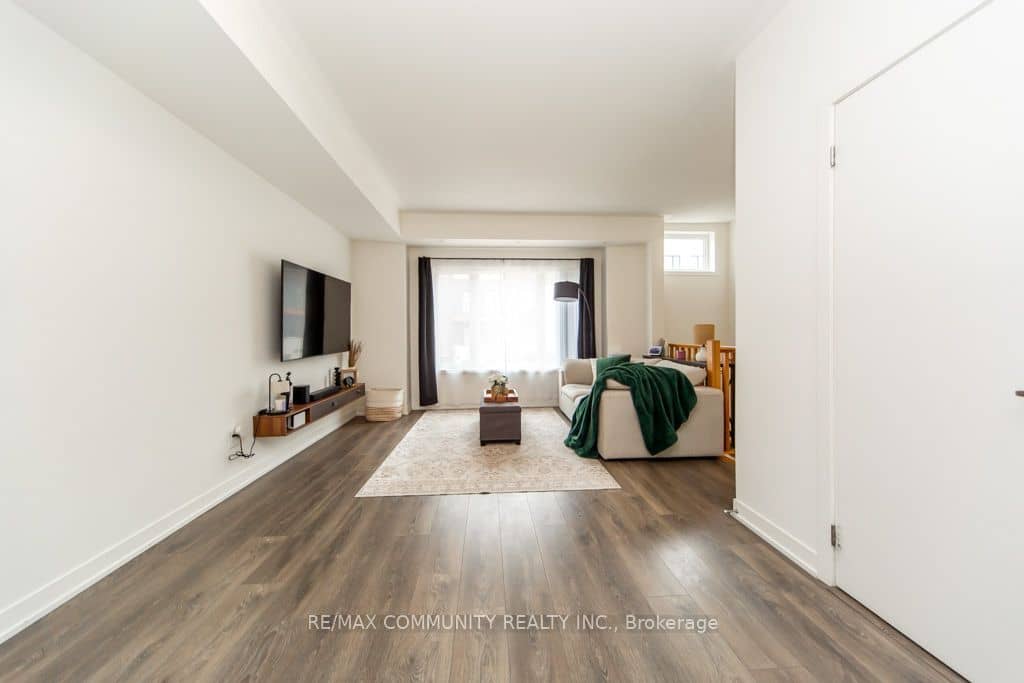 1525 Kingston Road 103, Pickering, ON L1V 0E9