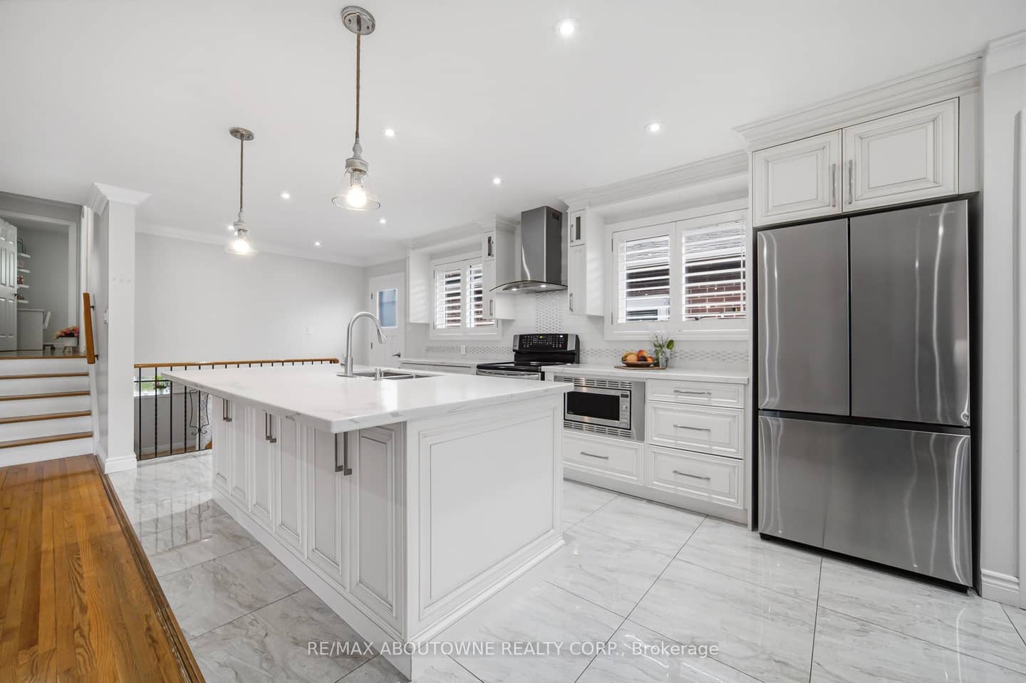 6346 Neuchatel Road, Mississauga, ON L5N 2J8