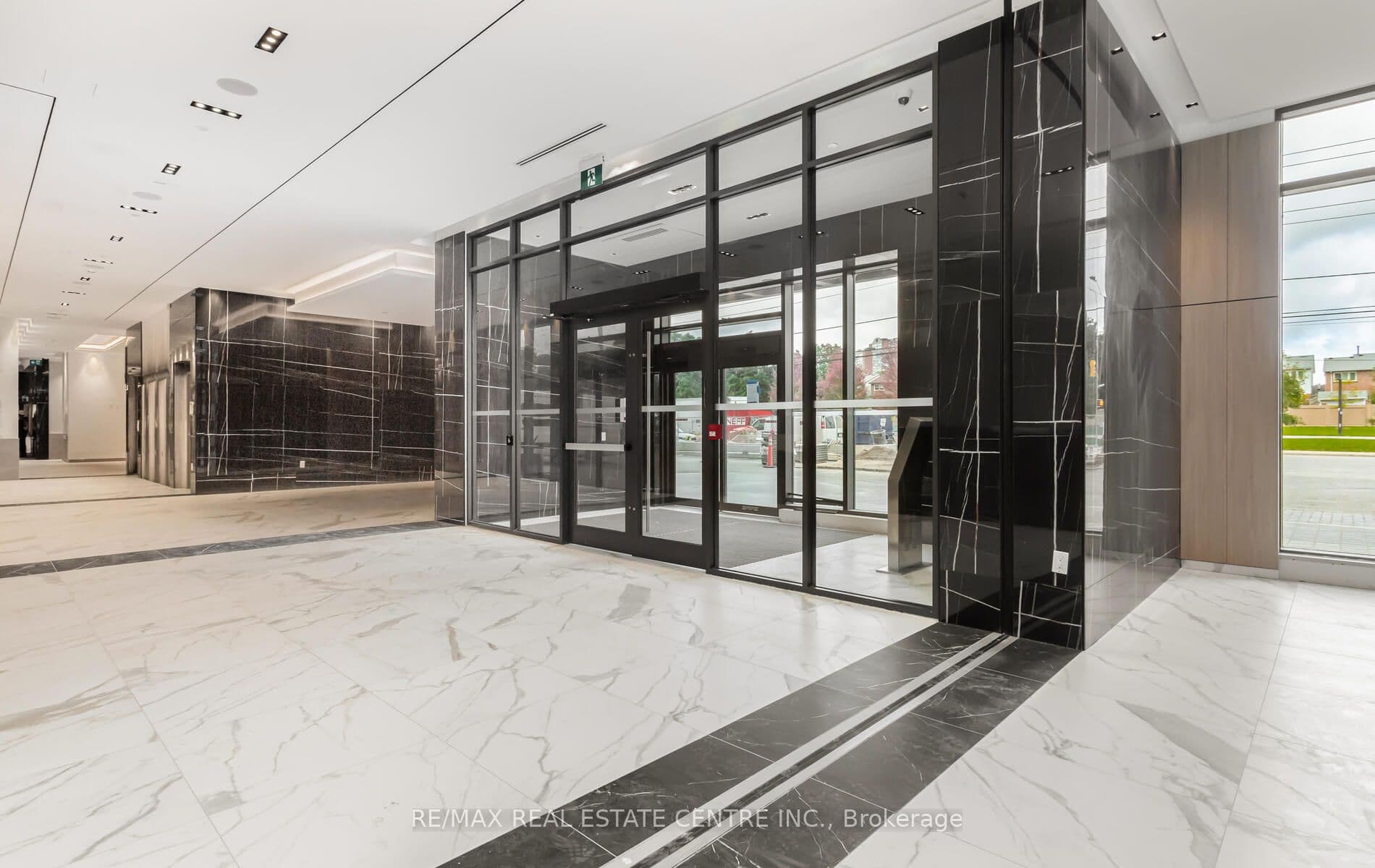 202 Burnhamthorpe Road E 301, Mississauga, ON L5A 0B2