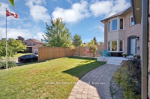 4165 Credit Pointe Drive, Mississauga, ON L5M 3K3