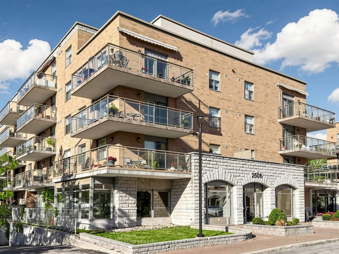 2506 Rutherford Road 212, Vaughan, ON L4K 5N4