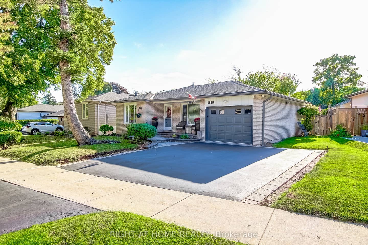 1328 Falgarwood Drive, Oakville, ON L6H 2L9