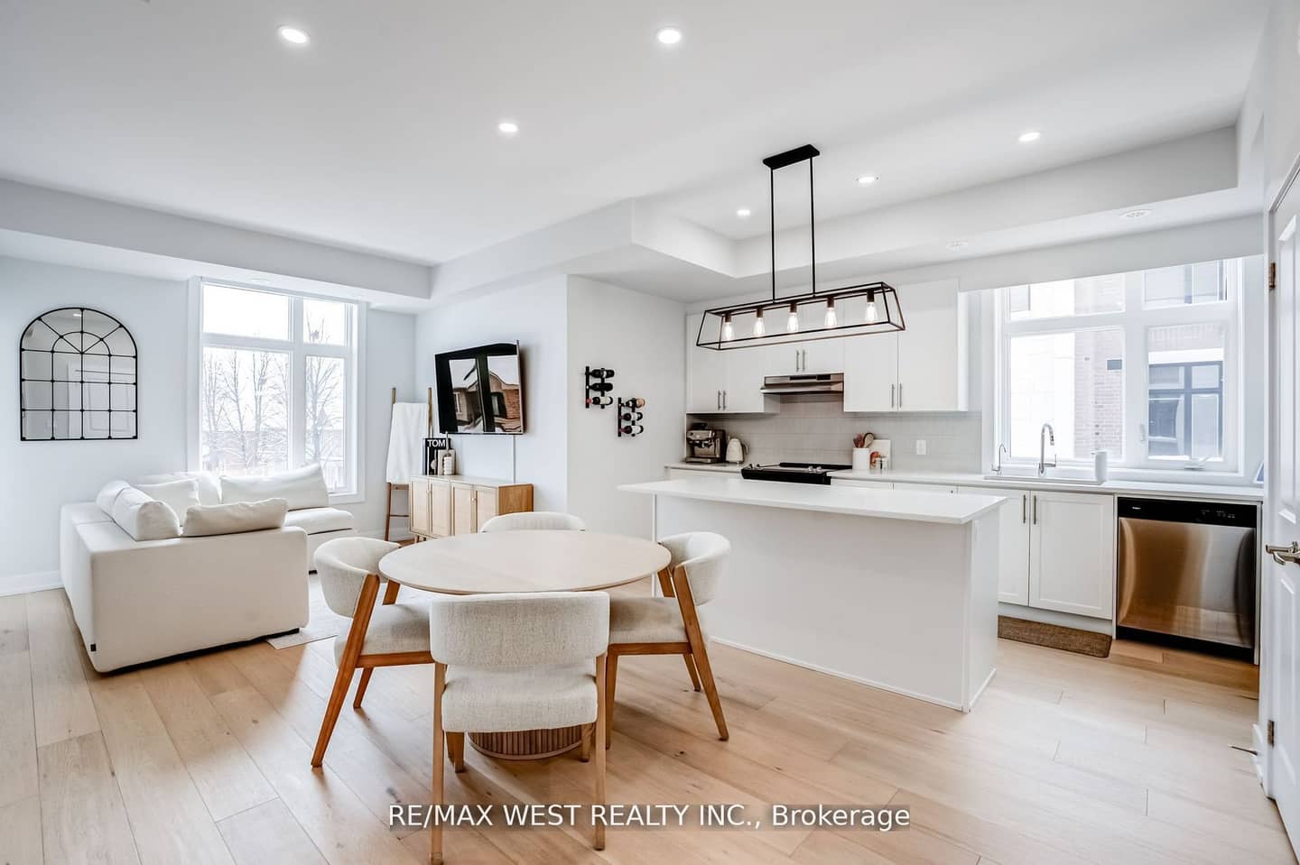 9560 Islington Avenue 223, Vaughan, ON L4L 1A7
