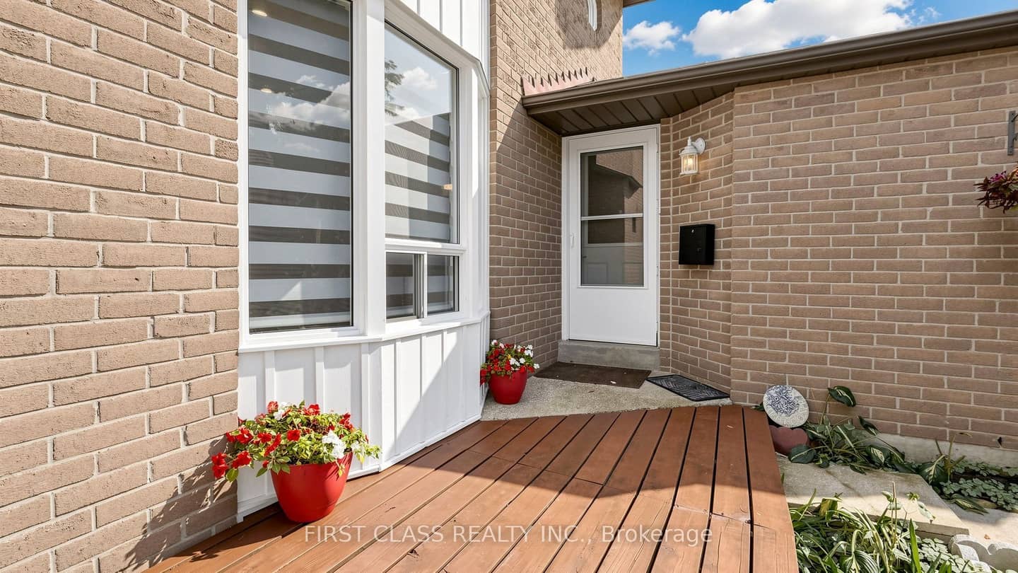 34 Mayberry Court, Brampton, ON L6S 5B1