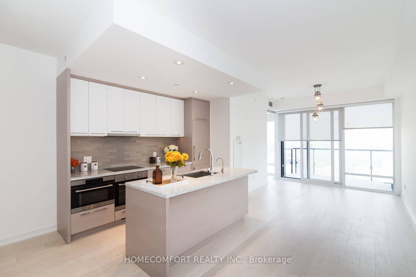 488 University Avenue 4703, Toronto, ON M5G 0C1