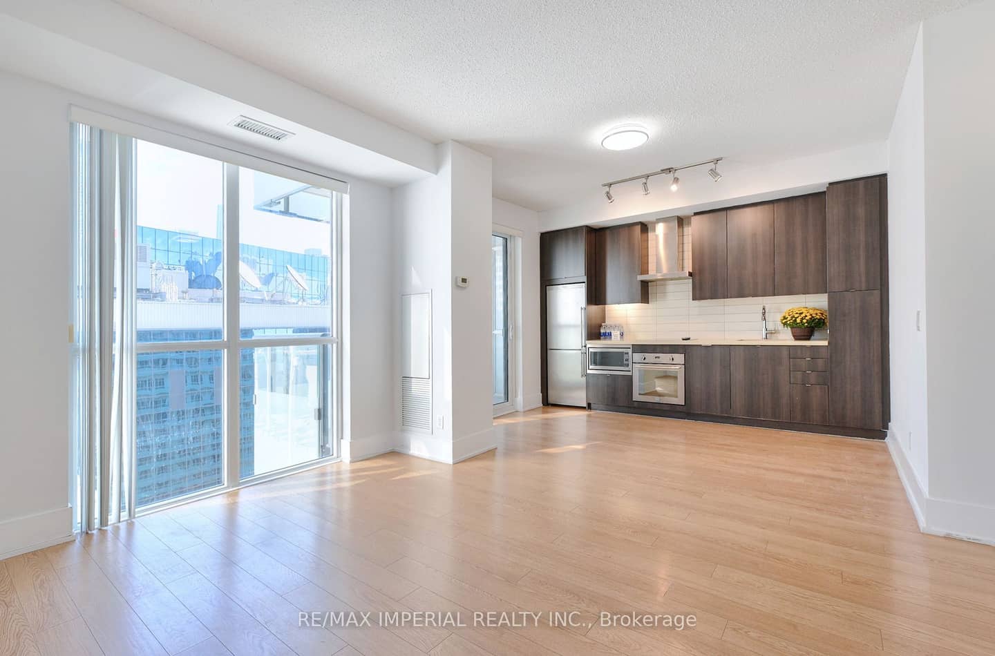 300 Front Street W 1605, Toronto, ON M5V 0E9