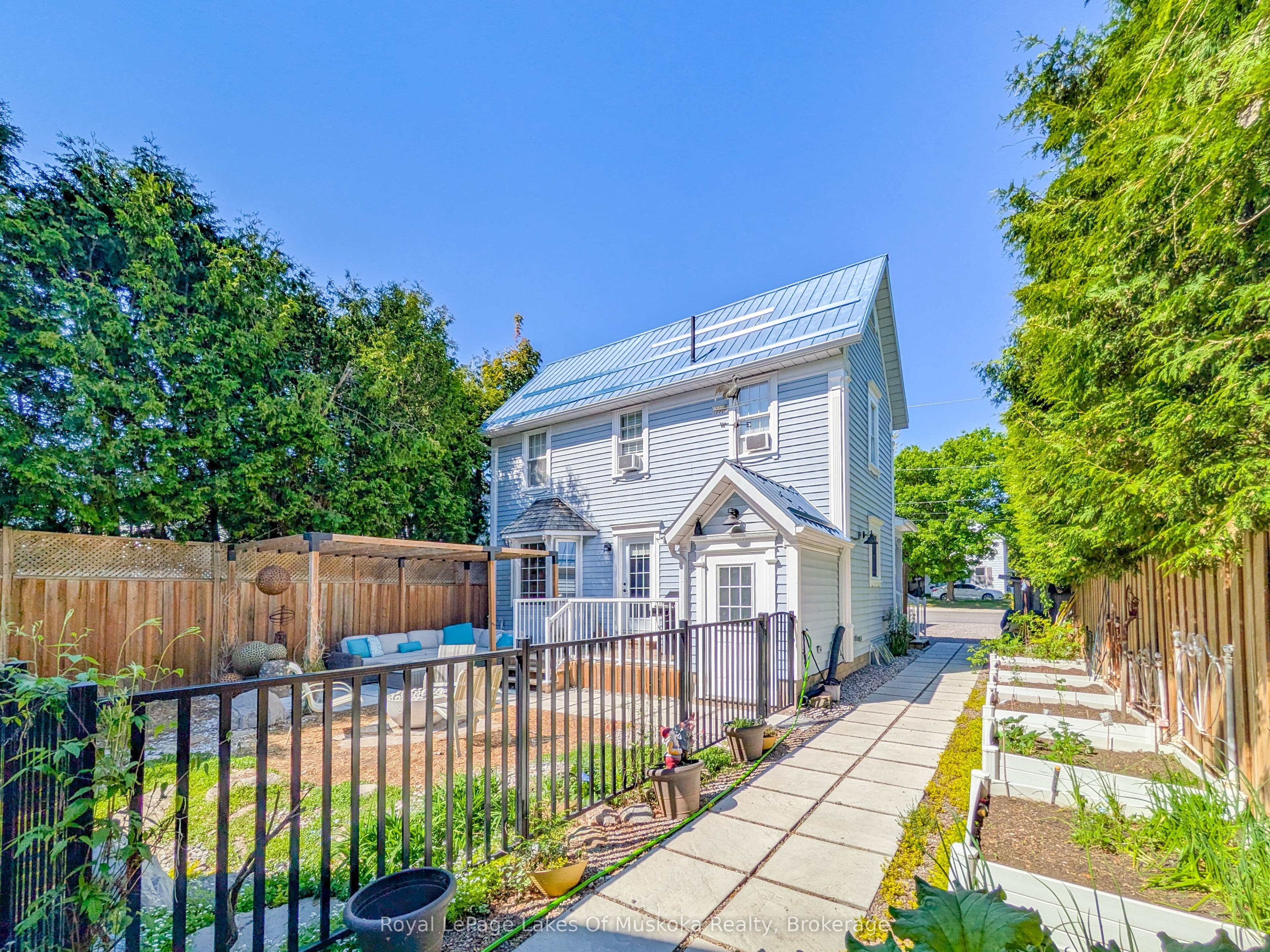 212 James Street, Bracebridge, ON P1L 2B8