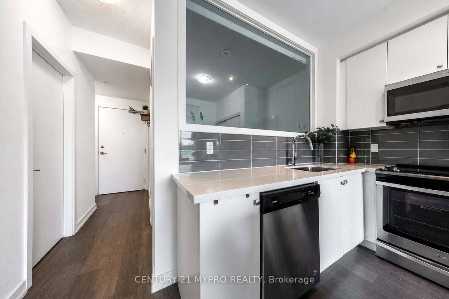 555 William Graham Drive 320, Aurora, ON L4G 3H9