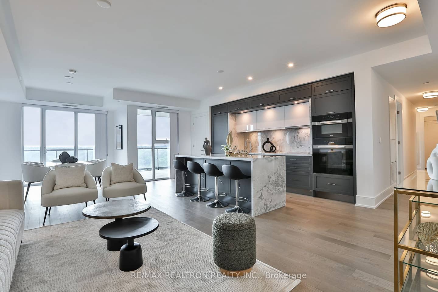 10 Inn On The Park Drive 901, Toronto, ON M3C 0P9