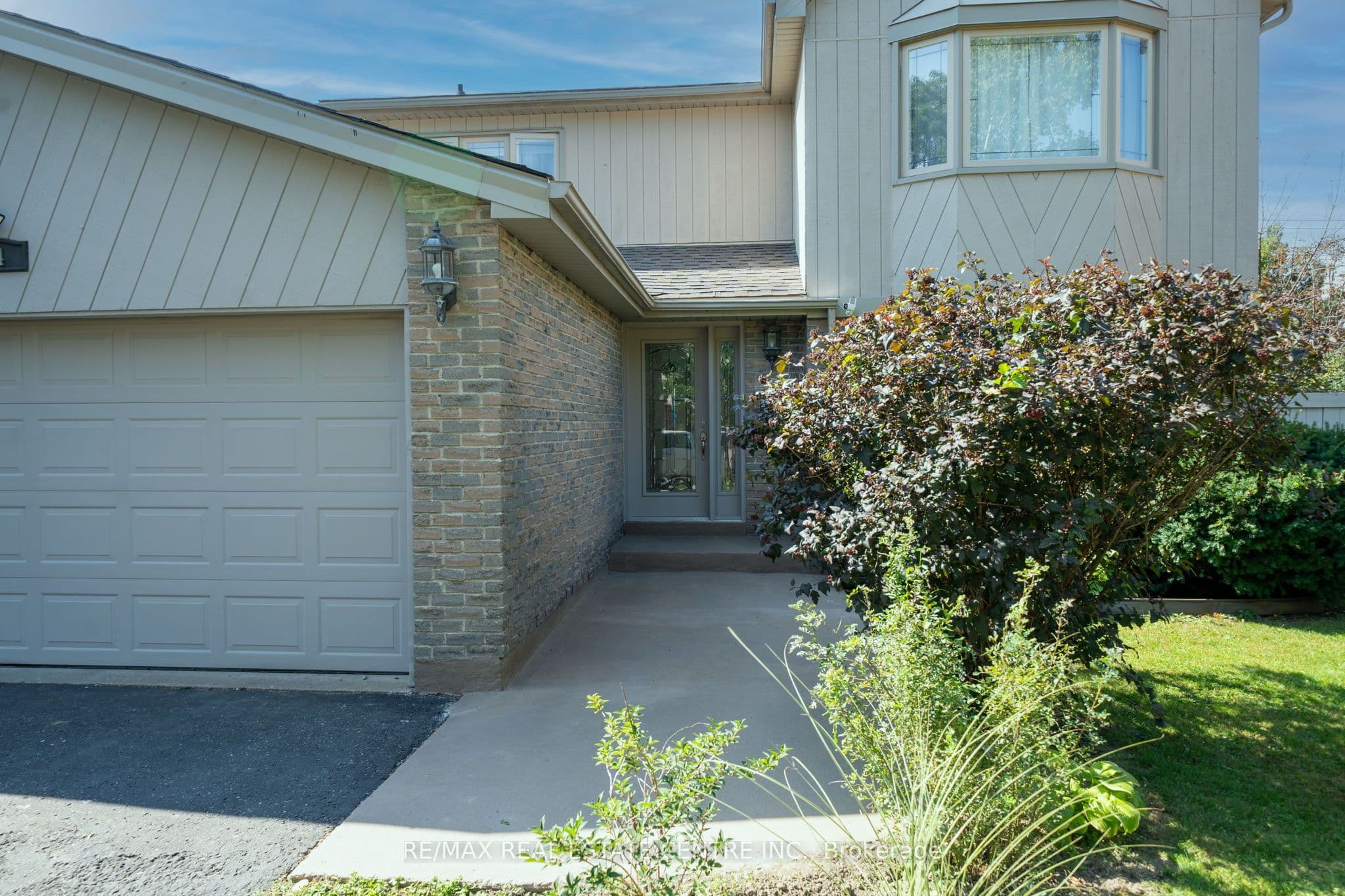 44 Madelaine Crescent, Brampton, ON L6S 2Y9