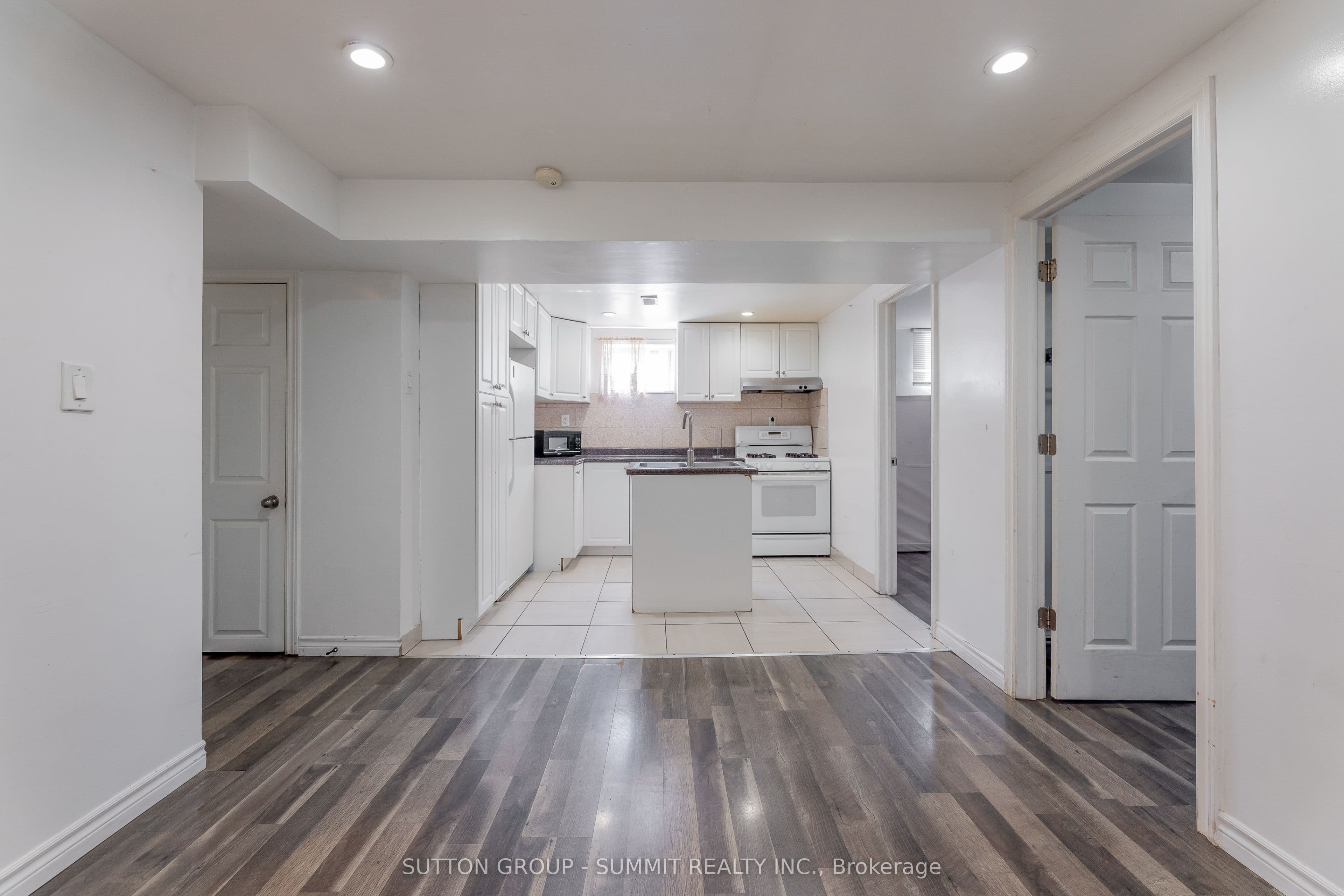 29 Yatescastle, Toronto, ON M3L 2B9
