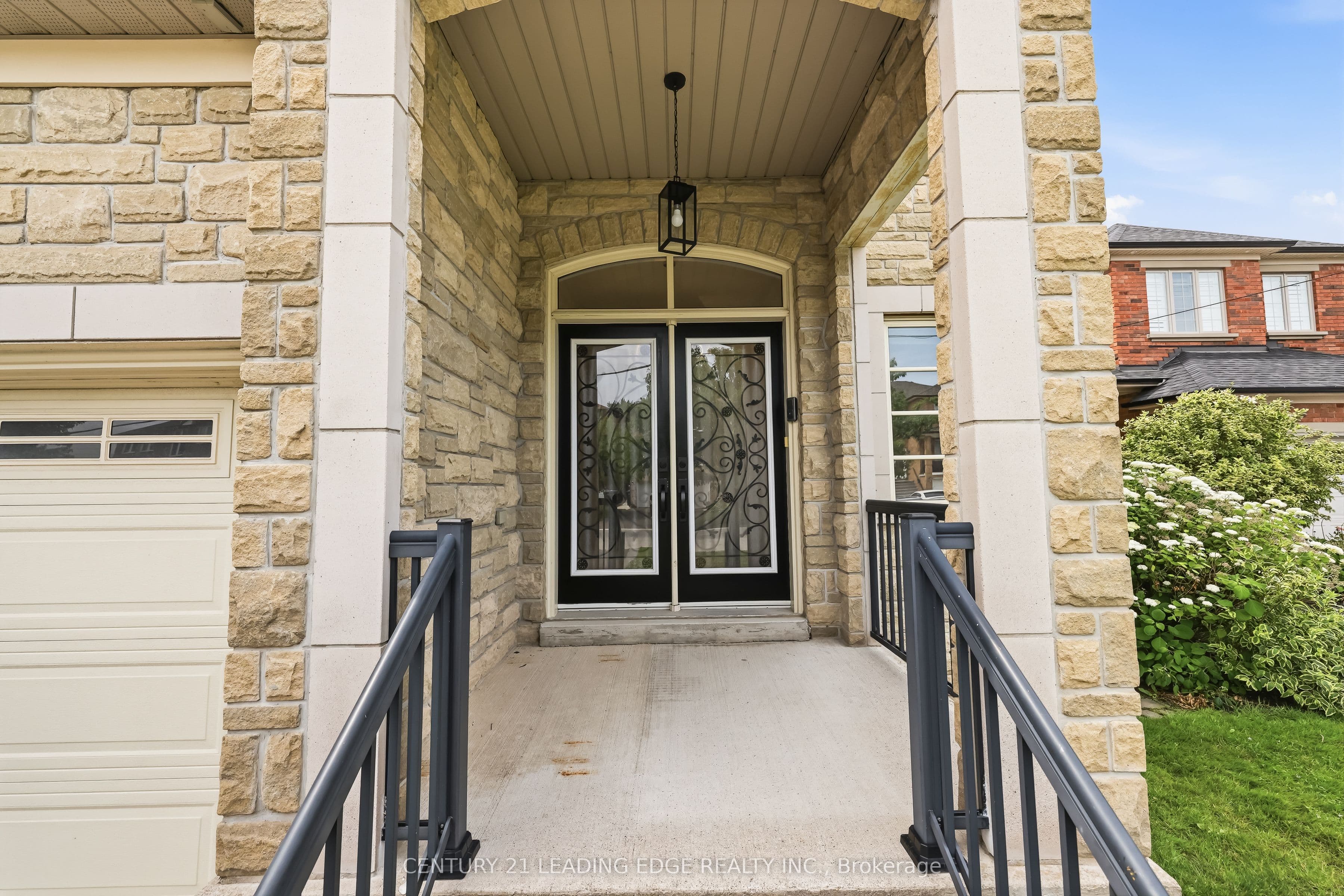 1632 Barbertown Road, Mississauga, ON L5M 6J2