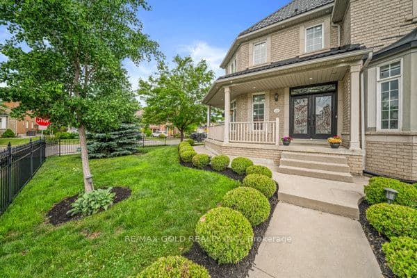 39 Trailhead Crescent, Brampton, ON L6R 3H2