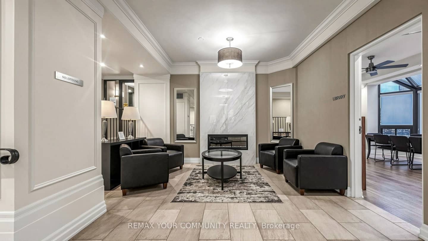 5 Weldrick Road W 413, Richmond Hill, ON L4C 8S9