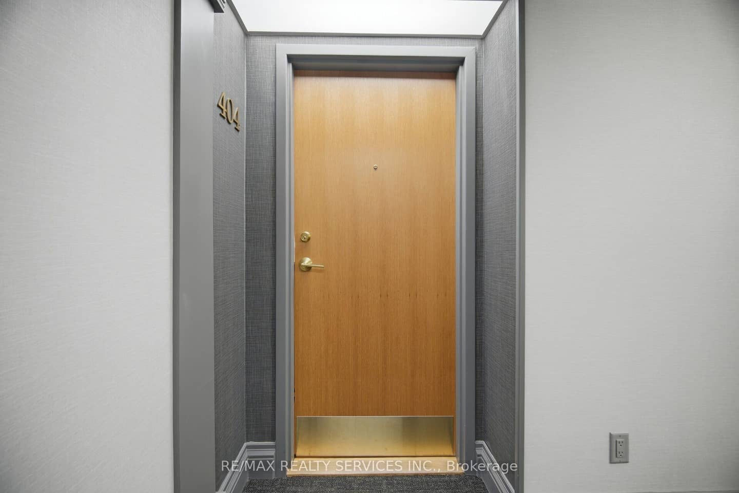 330 Mill Street S 404, Brampton, ON L6Y 3V3