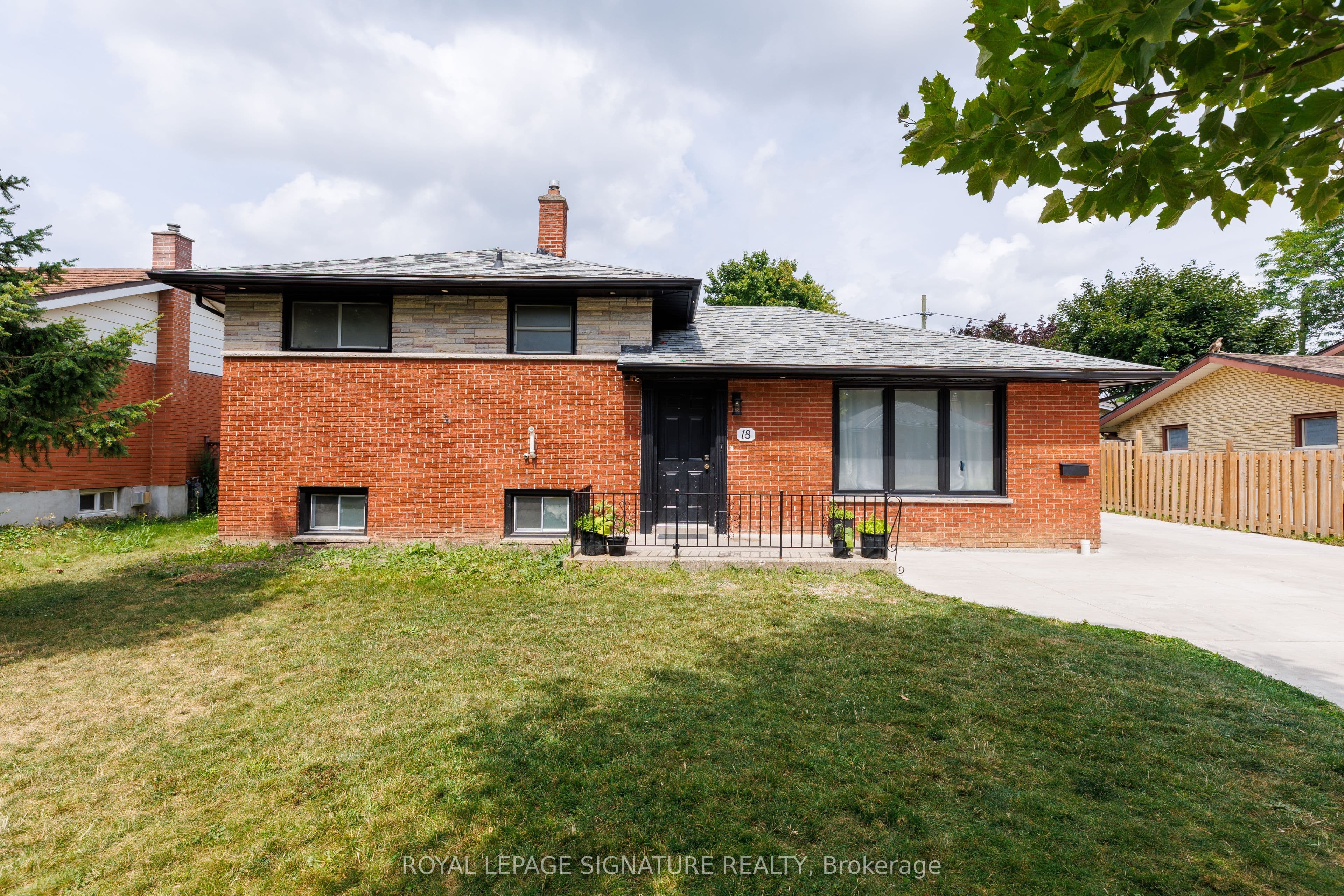 18 Silverdale Crescent, London South, ON N5Z 4A4