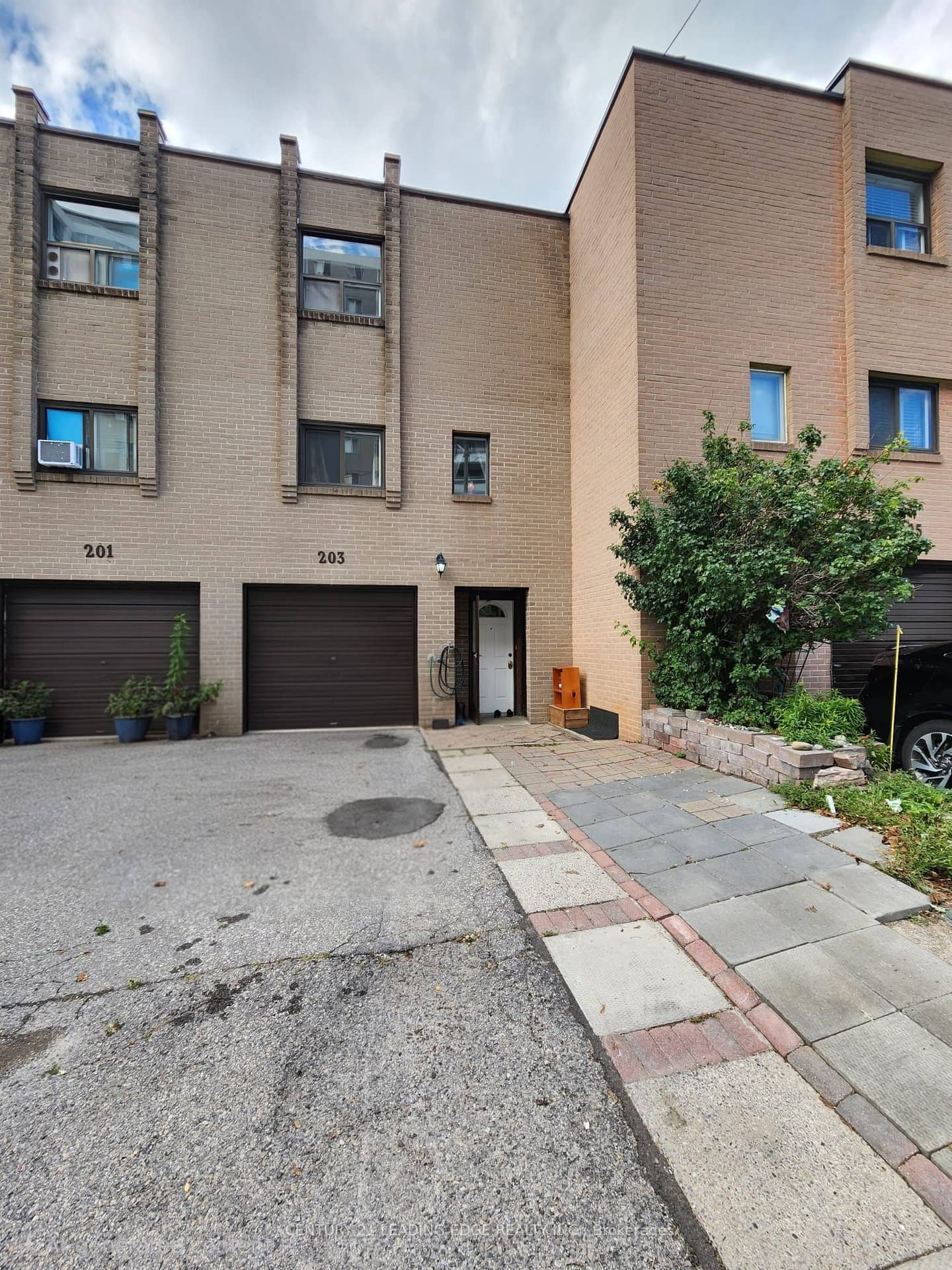 203 Lotherton Pathway 82, Toronto, ON M6B 2G6