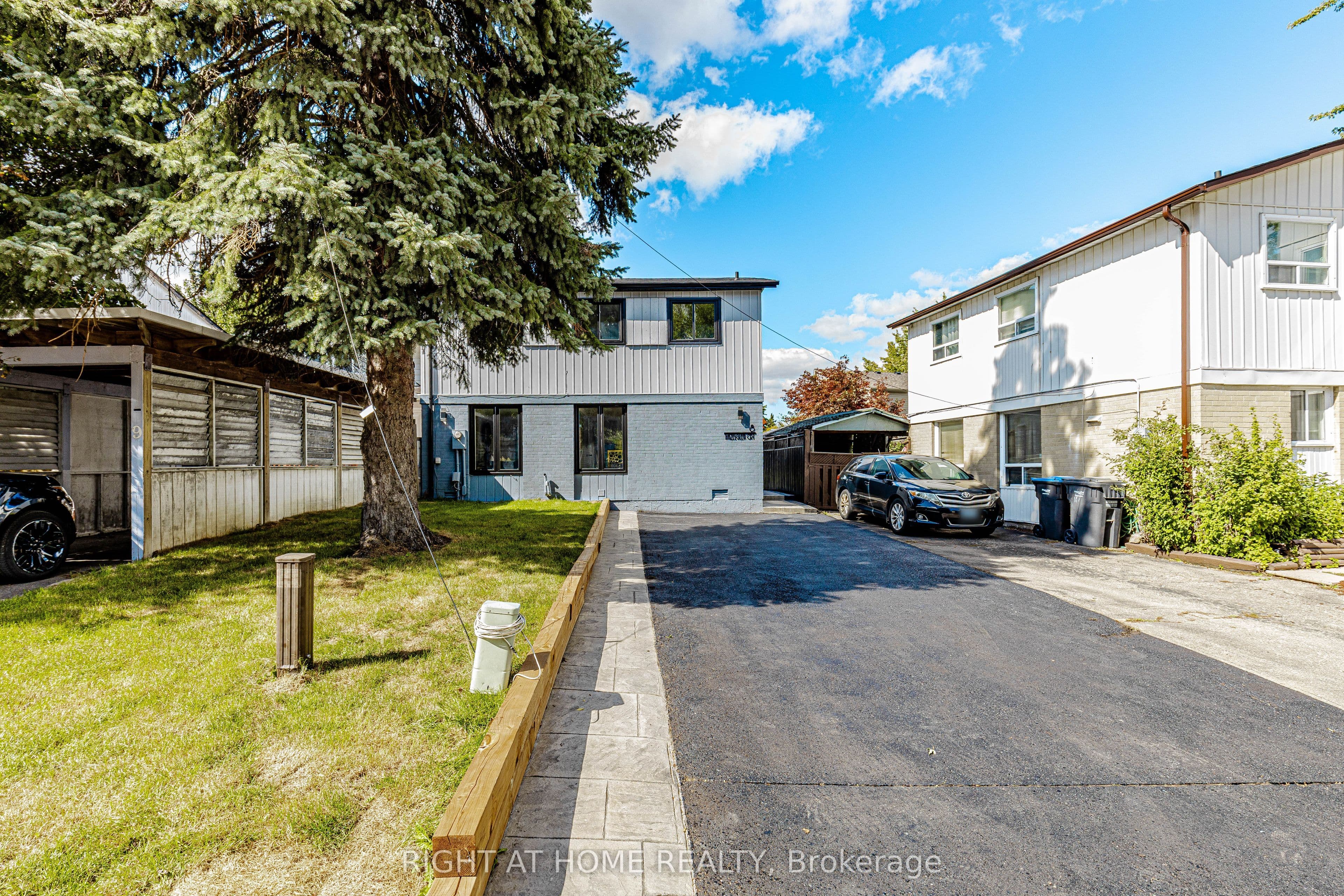 8 Hazelglen Court, Brampton, ON L6S 1N7