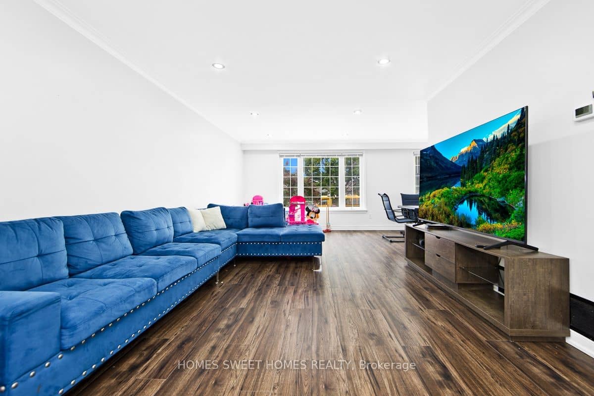99 Amberjack Boulevard, Toronto, ON M1H 2J6