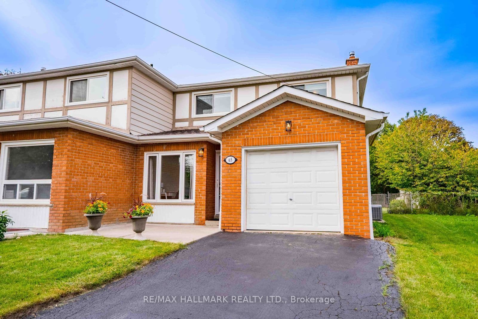 65 Baroness Crescent, Toronto, ON M2J 3K4