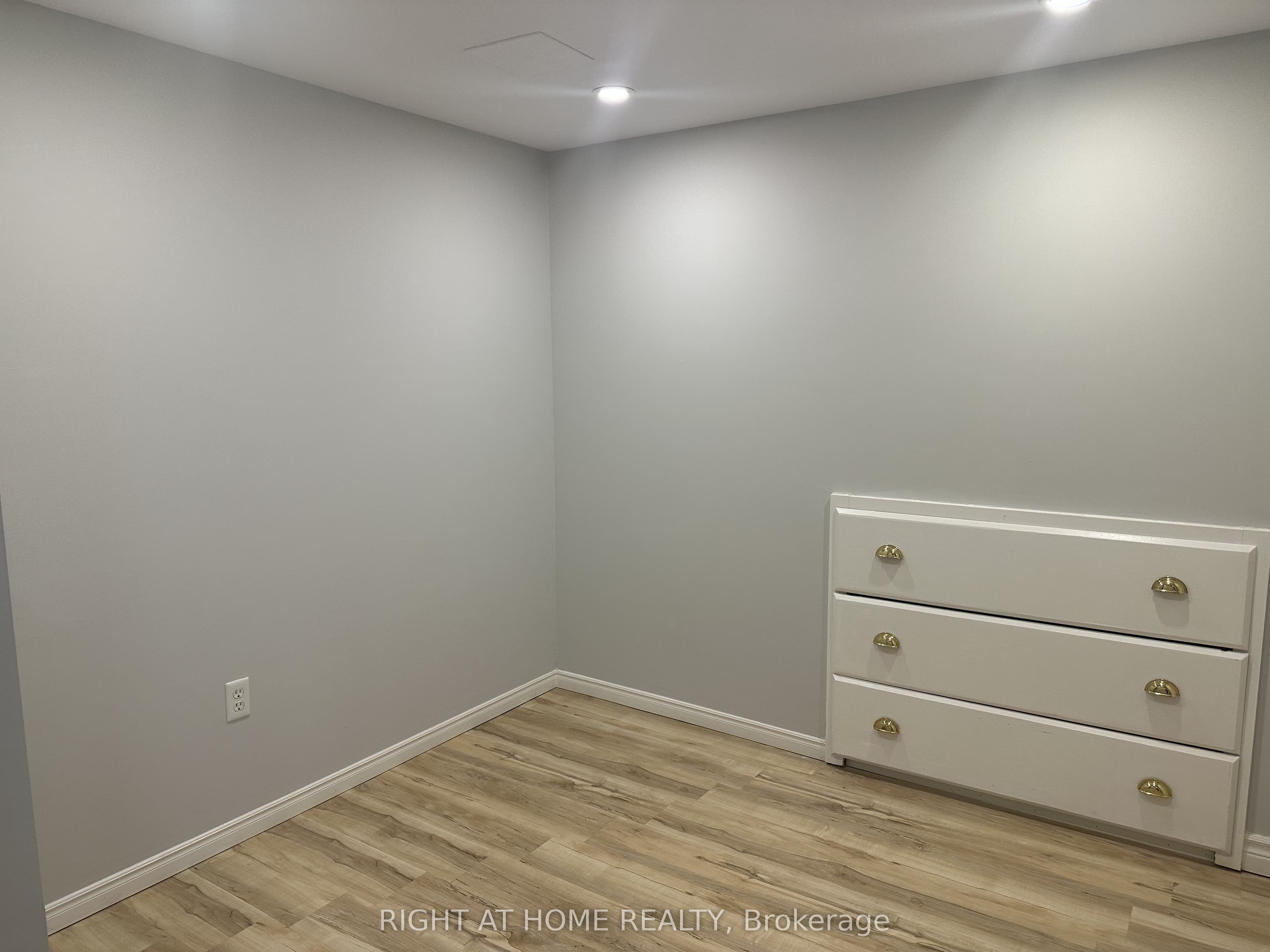 39 Distin Drive Basement, Hamilton, ON L9A 5K4