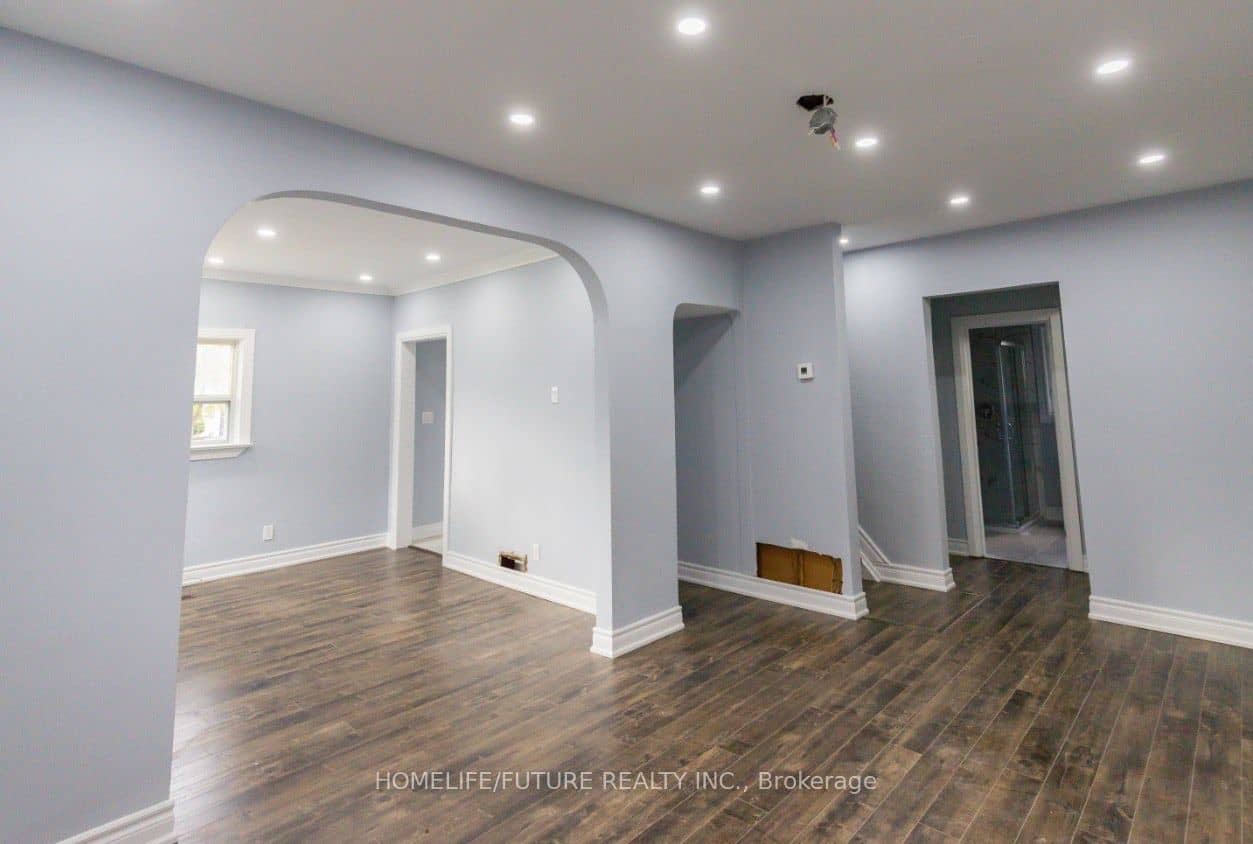 29 Megan Avenue, Toronto, ON M1E 4A6