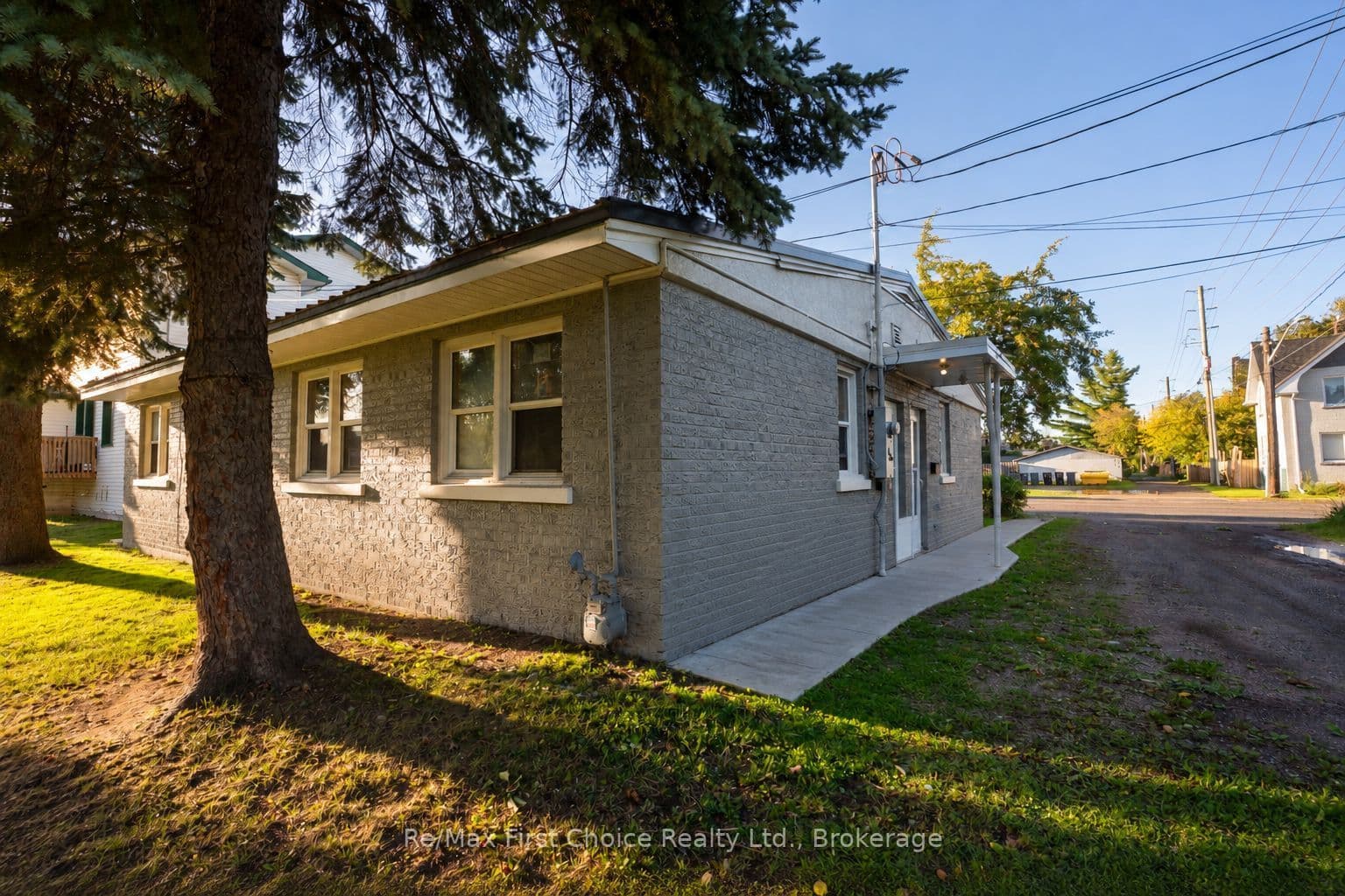 1212 Walsh Street E, Thunder Bay, ON P7E 4V4