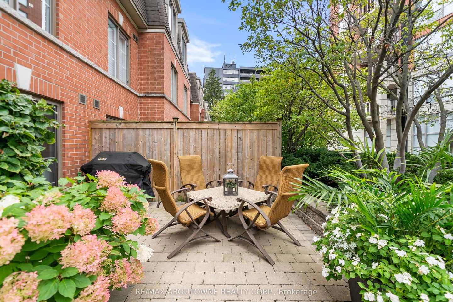 442 Maple Avenue TH9, Burlington, ON L7S 2L7