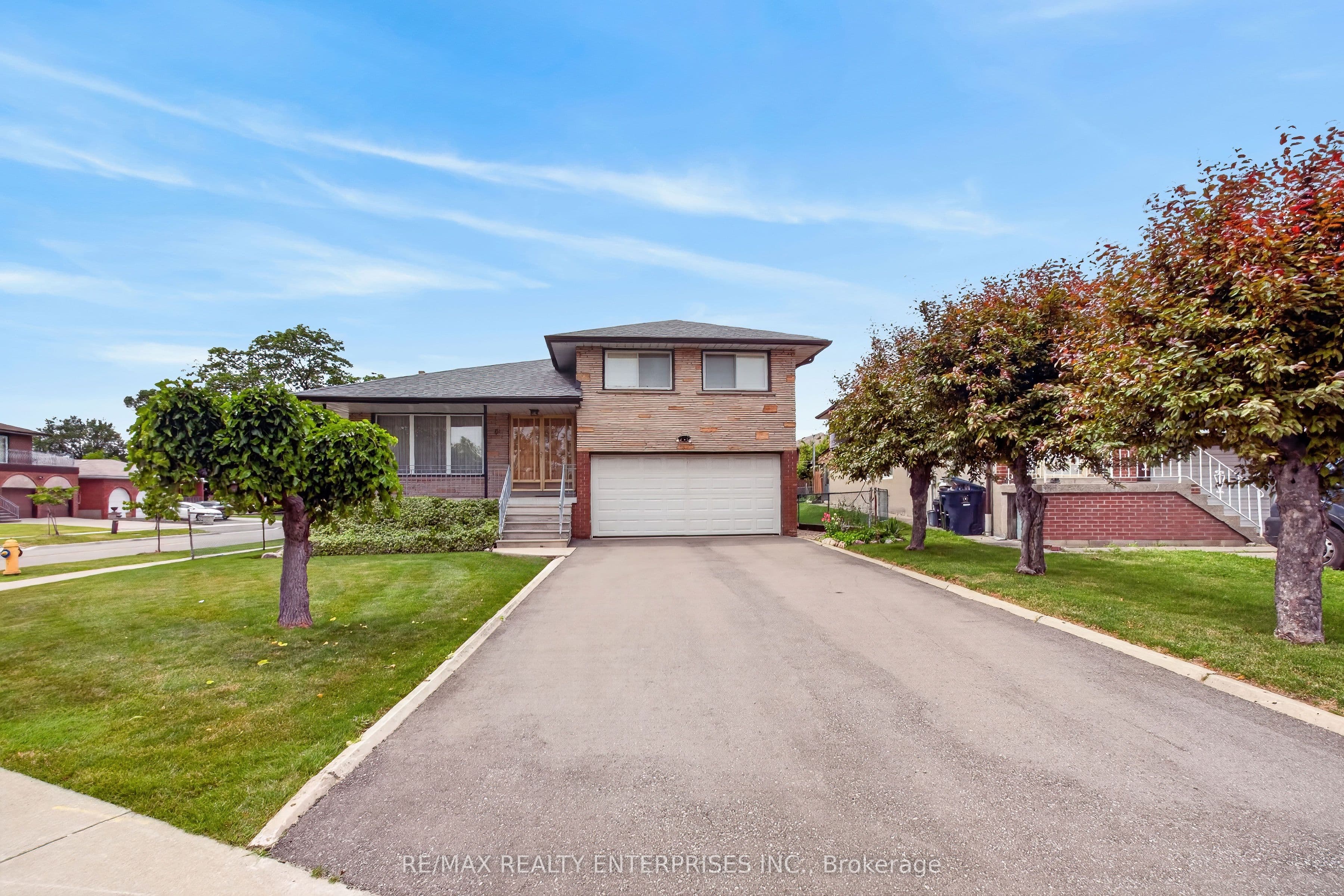3 Slane Court, Toronto, ON M9V 3X5