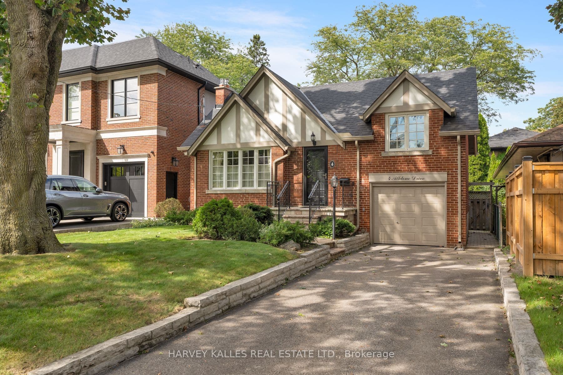 4 Athlone Drive, Toronto, ON M8Y 2M4