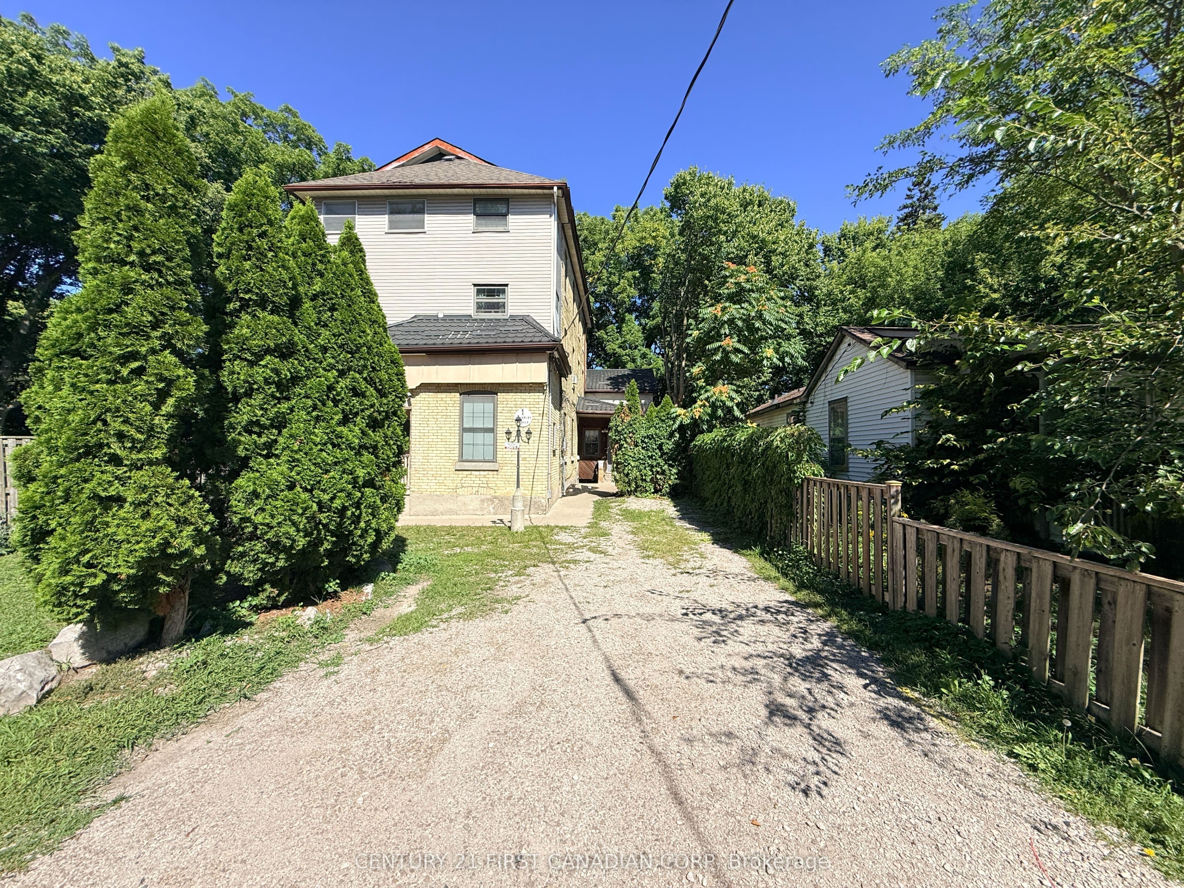 1 Waverley Place 10, London East, ON N6B 2C3