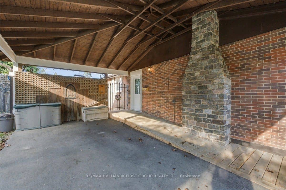 809 Bem Avenue, Pickering, ON L1W 1X2