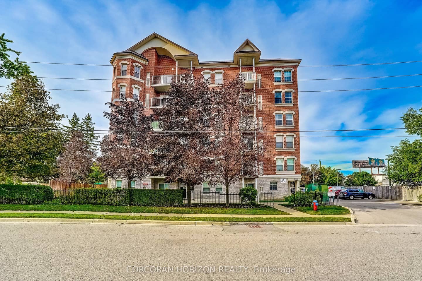 35 Hunt Avenue PH3, Richmond Hill, ON L4C 4H1