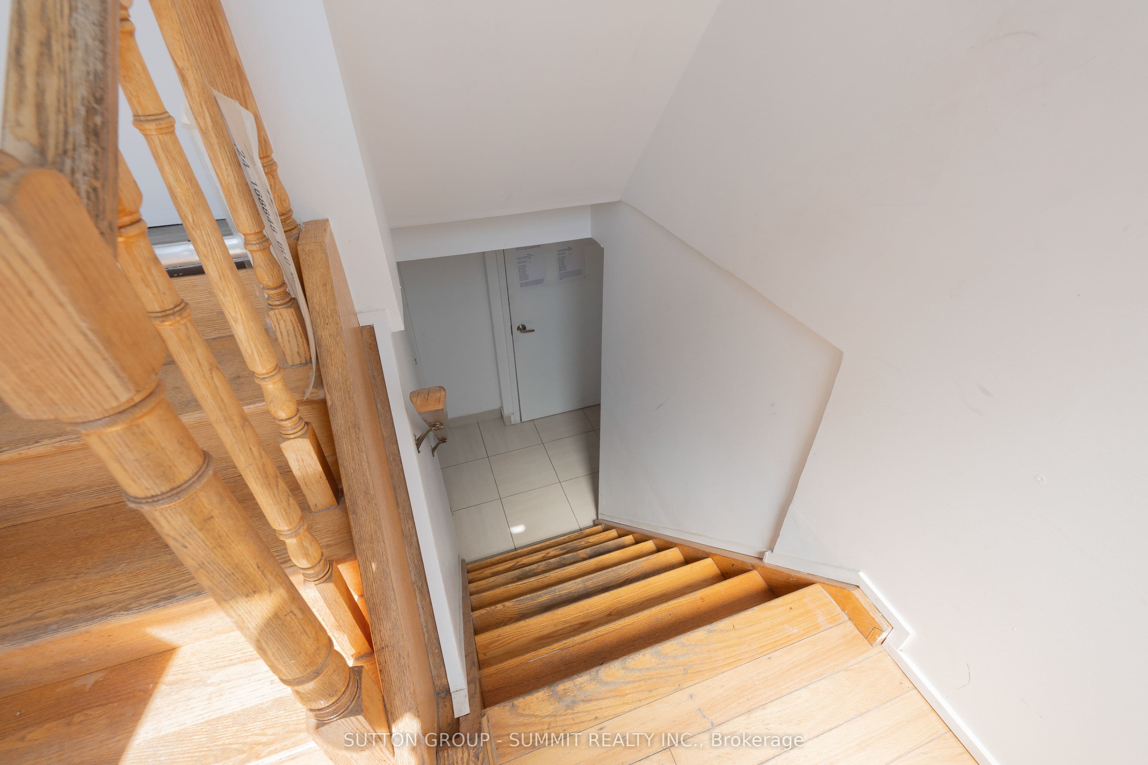 29 Yatescastle, Toronto, ON M3L 2B9