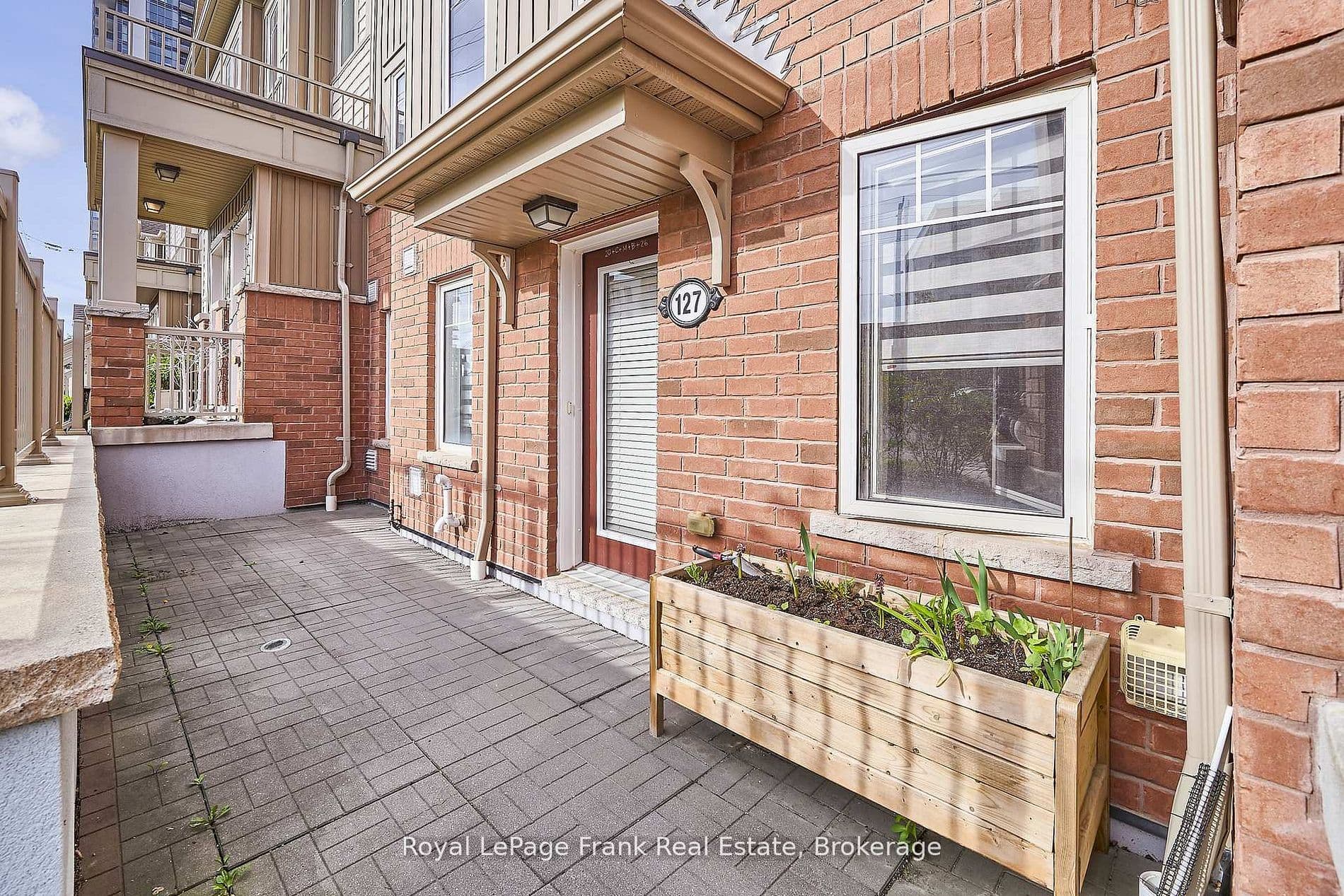 2500 Hill Rise Court 127, Oshawa, ON L1L 0M6