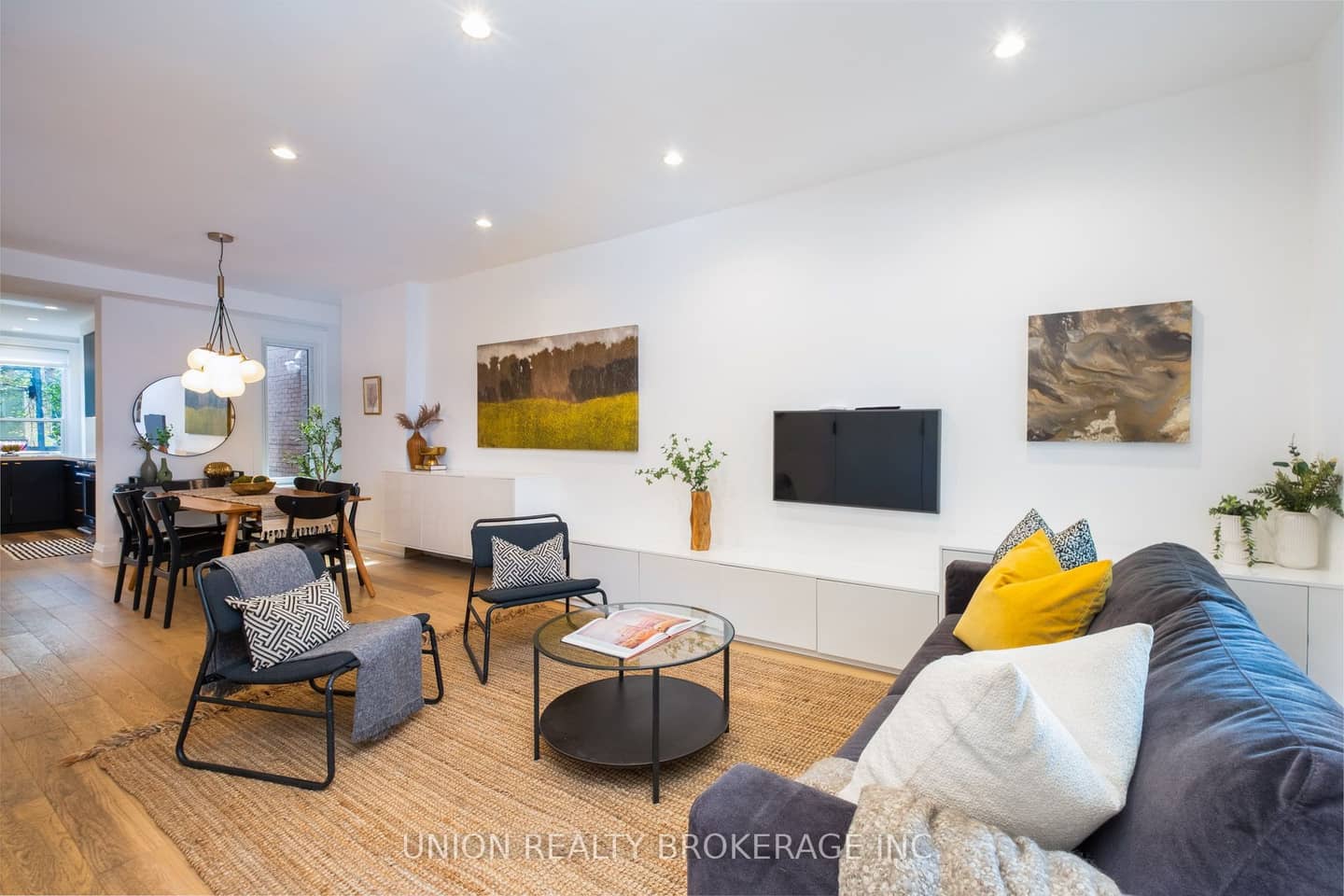 17 Ashland Avenue, Toronto, ON M4L 1J9