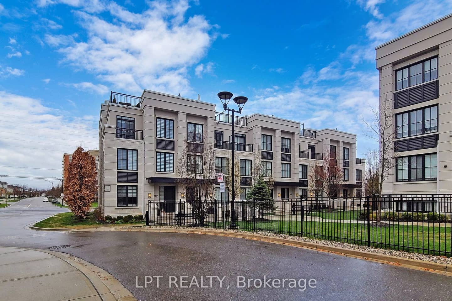 1180 Cawthra Road 110, Mississauga, ON L5G 0A5