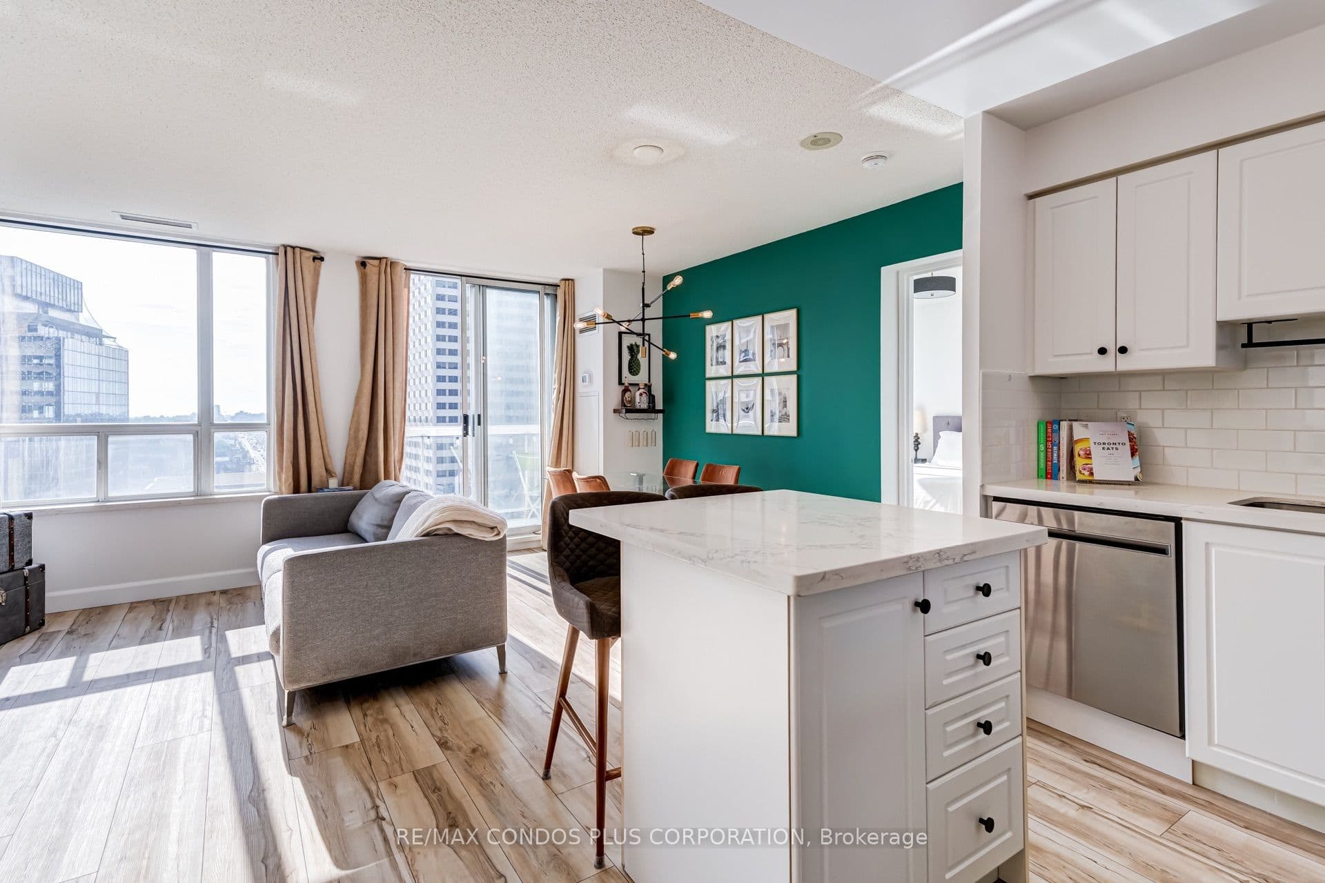 43 Eglinton Avenue E 1901, Toronto, ON M4P 1A5