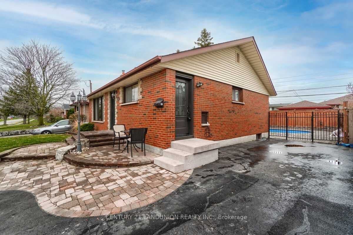 371 Elizabeth Street, Oshawa, ON L1J 5S7