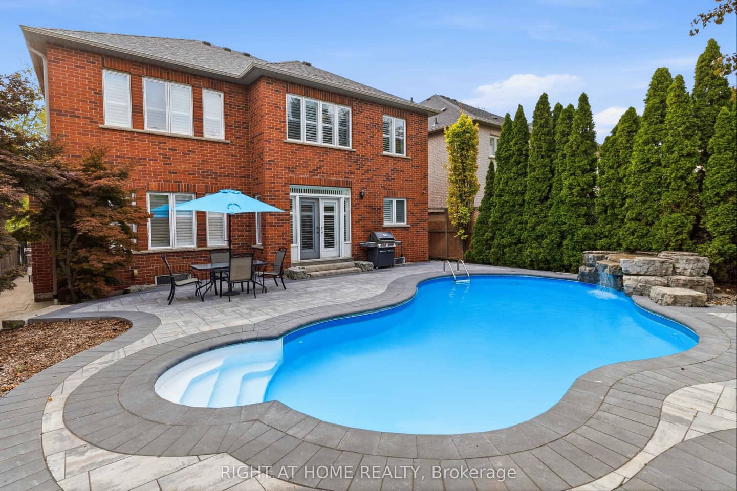 1213 Lindenrock Drive, Oakville, ON L6H 6W2