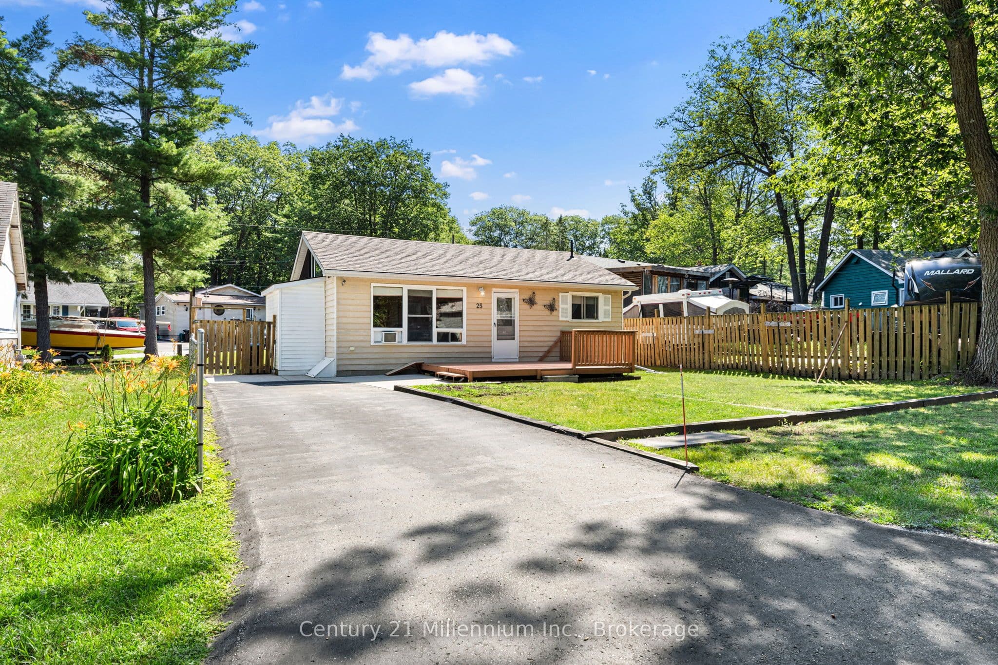 25 Glendale Avenue, Wasaga Beach, ON L9Z 2T1