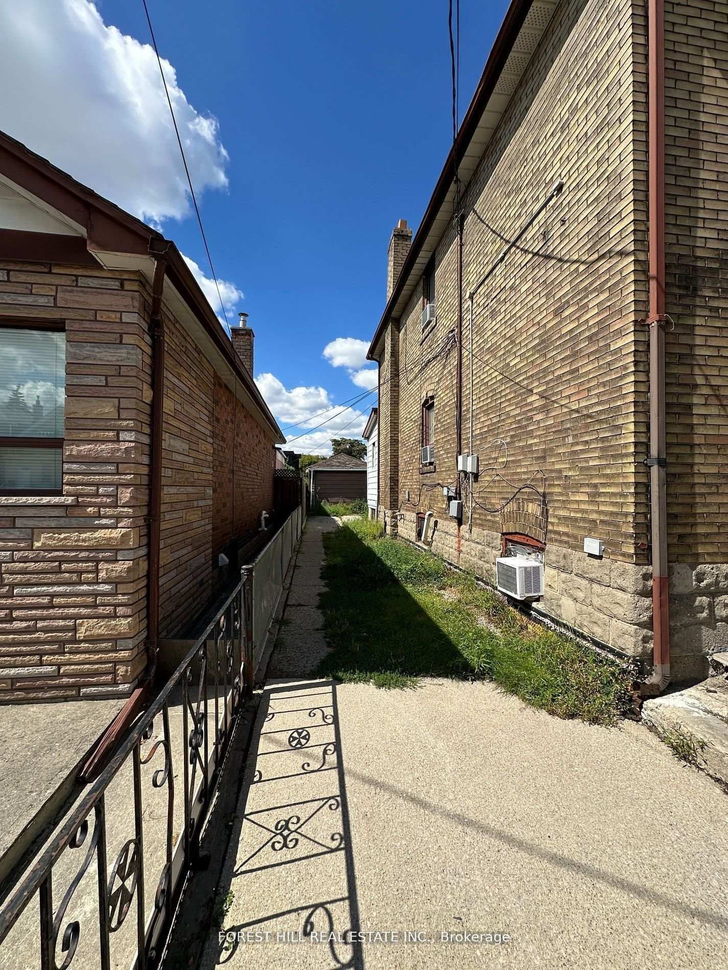 666 Jane Street, Toronto, ON M6N 4A7