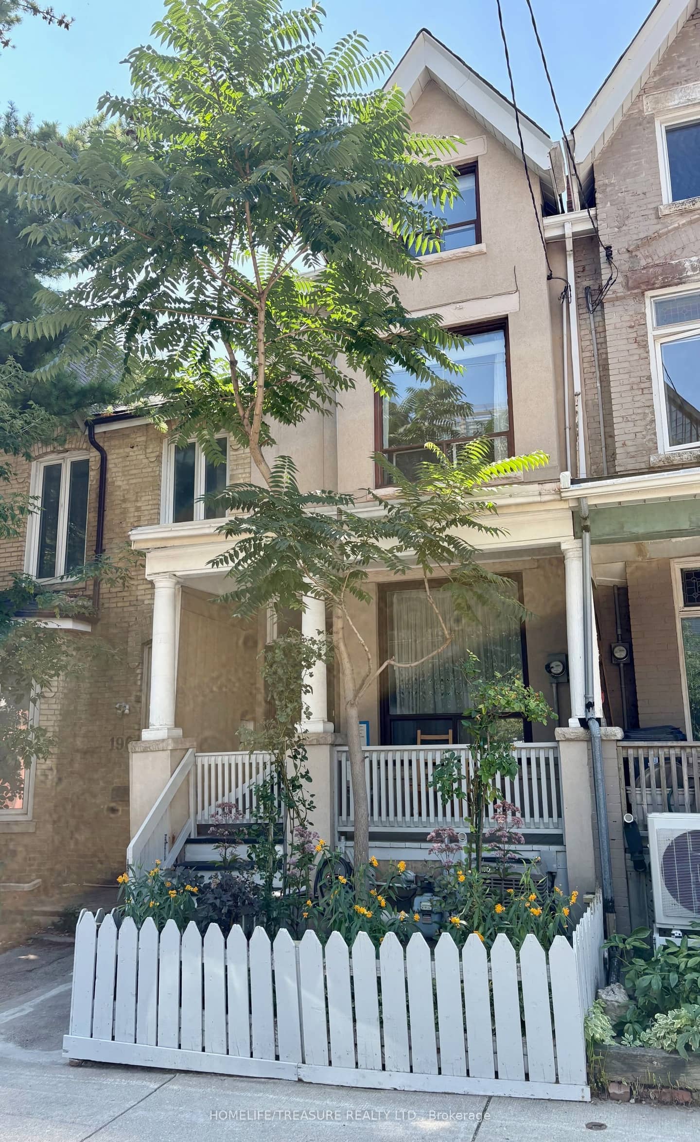 198 McCaul Street, Toronto, ON M5T 1W5