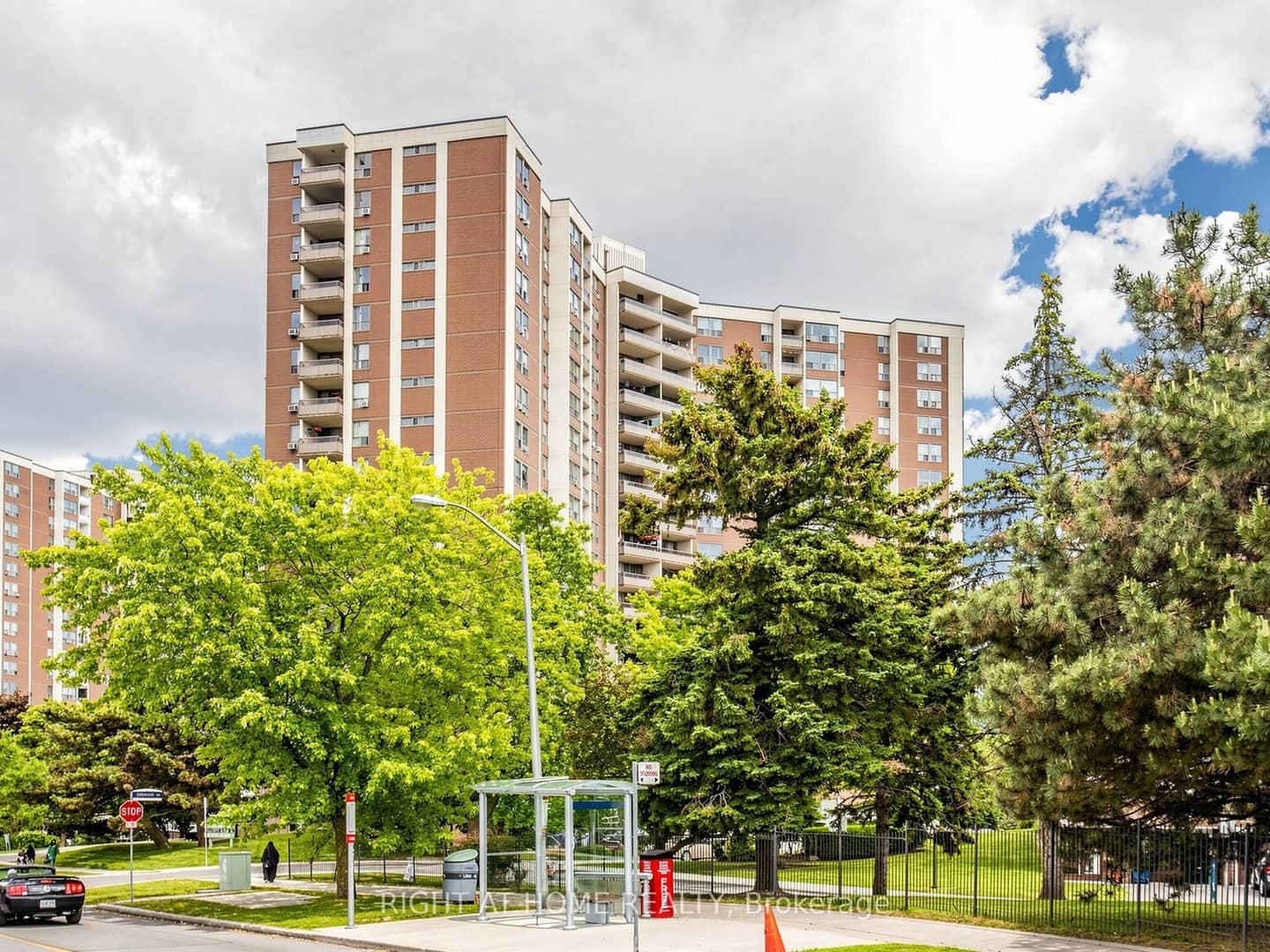 5 Vicora Linkway Way 915, Toronto, ON M3C 1A5
