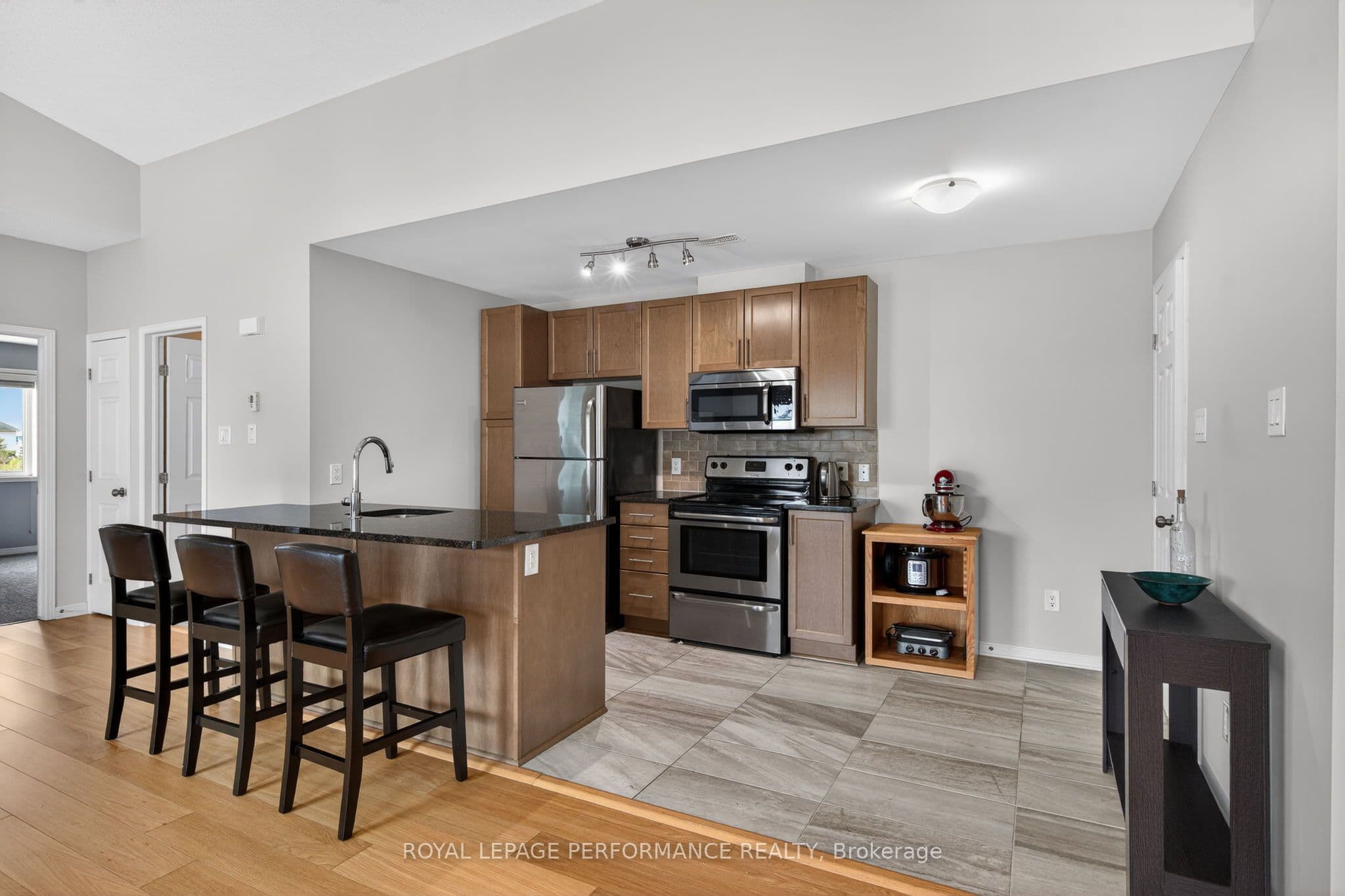 104 Sternes Private, Orleans - Cumberland and Area, ON K4A 0X8