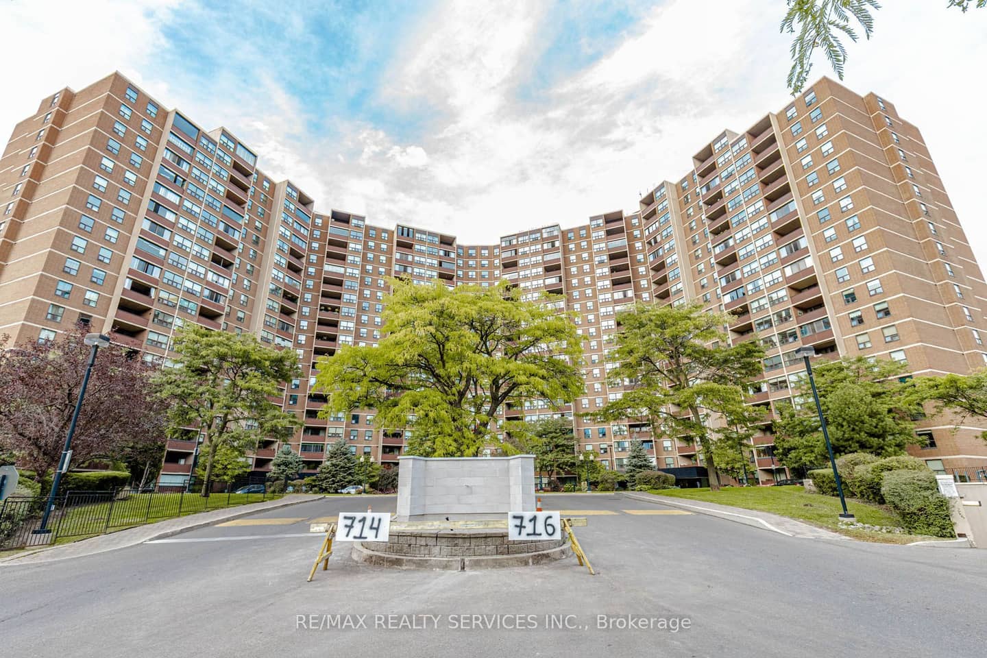 716 The West Mall 1405, Toronto, ON M9C 4X6